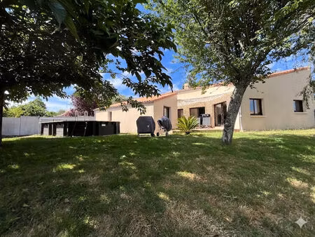 vente maison 7 pièces  170.00m²  les herbiers