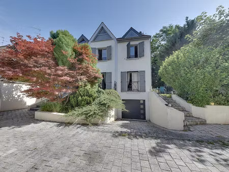 vente maison 8 pièces  160.00m²  bry