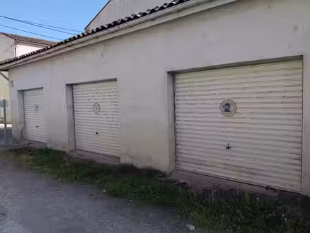 vente parking saintes 17100 - - surface privée