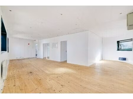 location bureaux 93 m²