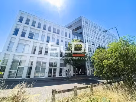 location bureaux 330m² à 913m²
