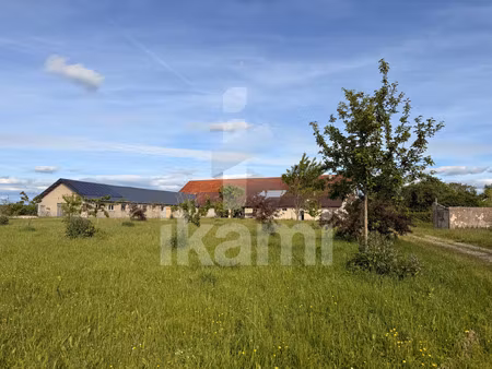 domaine d'exception 9.3 ha  2300m2 de surface bâti utile fac