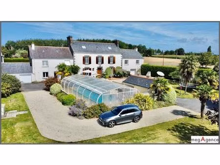 propriété de charme de 358 m2 avec piscine couverte