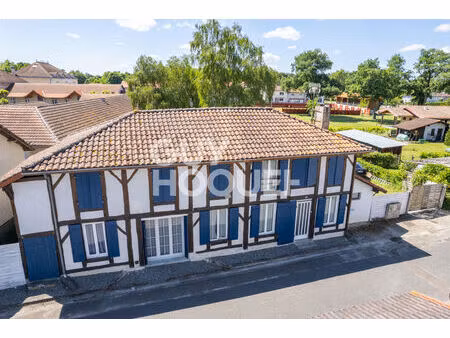 authenticité et beaux volumes : 150 m² de charme et fort potentiel