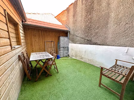 pau - 14 juillet : appartement t2 avec terrasse en location meublée