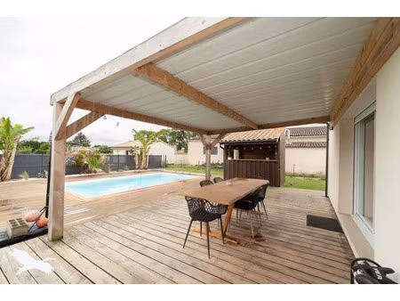 vente maison 4 pièces 109 m² bayon-sur-gironde (33710)