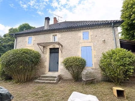 maison en pierre rénovée avec piscine