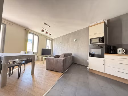 vente appartement 3 pièces 52m2 amélie-les-bains-palalda 66110 - 65400 € - surface privée