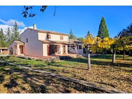 maison de 5 chambres sur un grand terrain