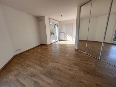 location appartement 2 pièces 51m2 reims 51100 - 740 € - surface privée
