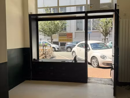 location local commercial 20m2 bayonne 64100 - 909 € - surface privée