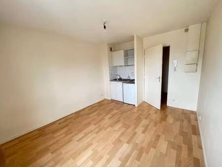 location appartement t1 à angers saint-léonard madeleine (49000) : à louer t1 / 18m² anger