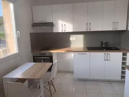location maison meublé à pouzauges (85700) : à louer meublé / 73m² pouzauges