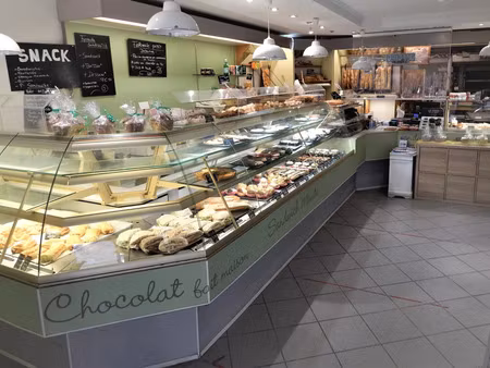 vente local commercial 200m2 garéoult 83136 - 189000 € - surface privée