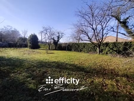 terrain - 819 m²