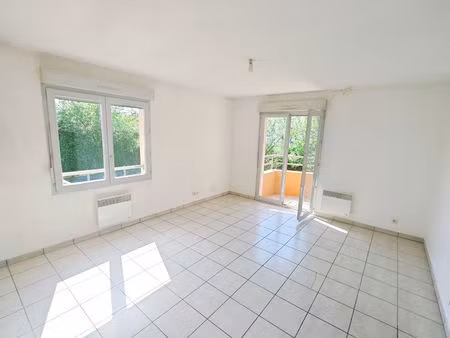 a vendre - anse - t2 avec balcon