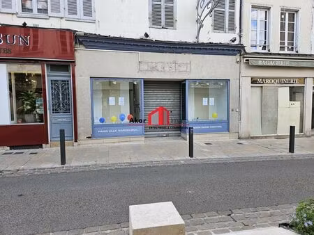 location commerce auxerre 89000 180m²
