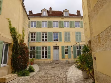 hôtel particulier à vendre dans le quartier centre-usines