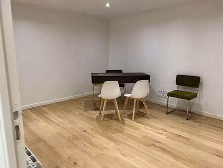 location bureaux et commerces à dinan (22100) : à louer / 48m² dinan