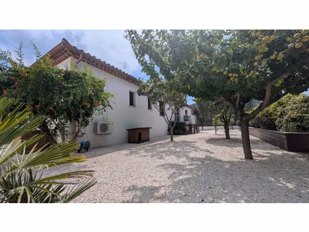 à vendre villa t3 154m² sur 933m² avec garage et piscine à g