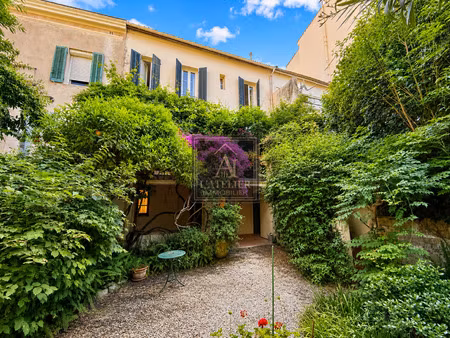 elégante maison bourgeoise de caractère avec jardin au coeur