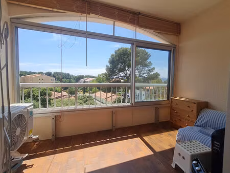 appartement meublé 1 pièce ** loggia +cave ** (83430) saint mandrier sur mer **