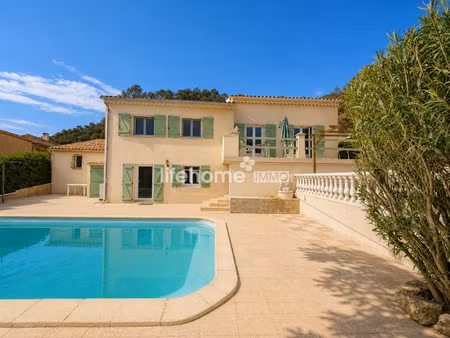 villa familliale avec piscine  double garage et appartement ind?