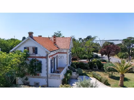 maison de luxe à vendre à port-des-barques