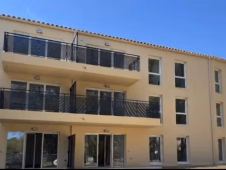 location appartement 3 pièces 65 m² à cogolin (83310)