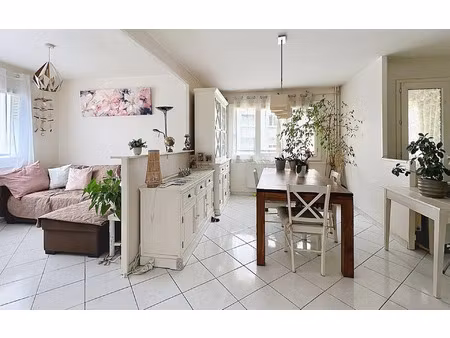 appartement bourg-lès-valence 72.43 m² t-3 à vendre  107 000 €
