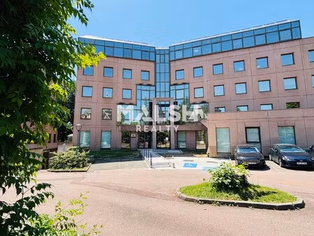 achat local professionnel 114m²