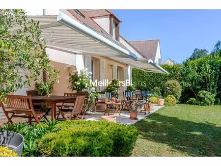 maison familiale de 205 m² avec jardin piscinable et double garage à chavenay