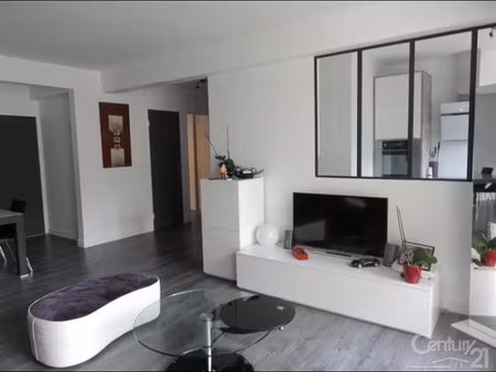 bel appartement avec deux balcons