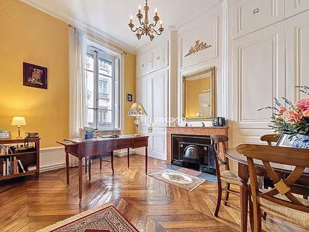 appartement de luxe à vendre dans le quartier cordeliers-célestins-bourse