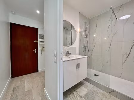 'le chesnay' très joli studio refait à neuf de 35 m² au 2ème et dernier étage sans vis à v