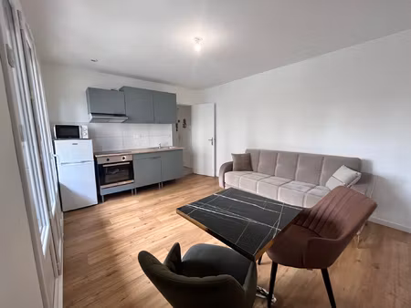 beau t3 rénové et meublé avec parking et balcon - bron centr