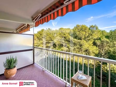 studio 24 m2  terrasse  parc de 4 hectares  parkings