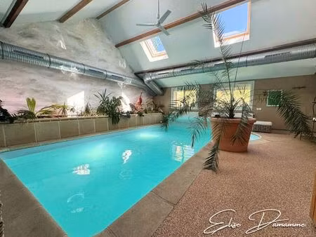 grande maison 5 chambres  piscine intérieure  salle de billard  jardin  garage double