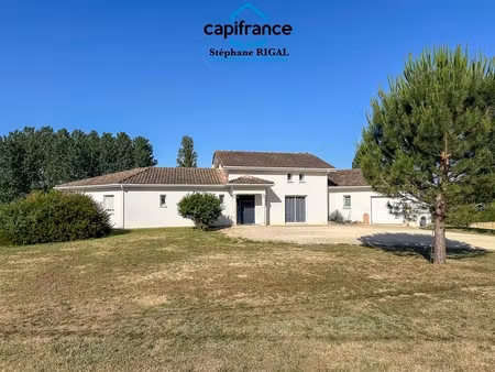 maison à vendre 6 pièces maison de 180m2 habitables sur un terrain clos de 7315m2