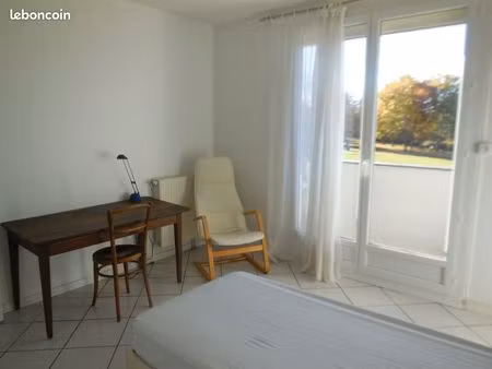 chambre meublée avec balcon dans appartement calme limitrophe bordeaux