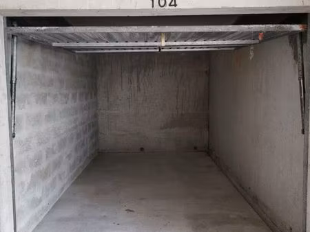parking/box la rochelle