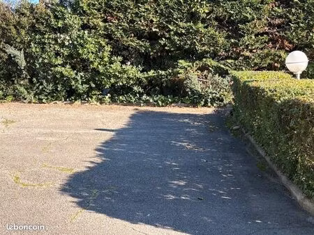 location places de parking dans copropriété sécurisée
