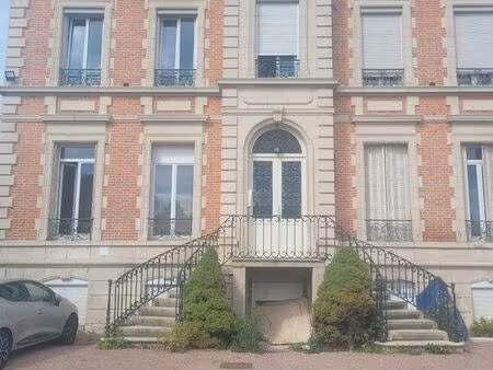 location studio meublé