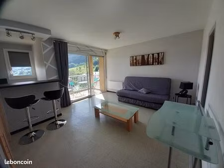 beau studio meublé avec terrasse et parking