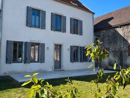belle maison entièrement rénovée à louer à nuits-saint-georges