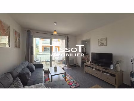 t2 de 42 m² avec balcon et stationnement à nîmes.