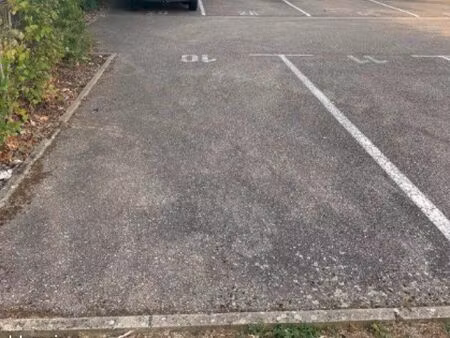 place de parking sécurisée à louer – douane de pas-de-l’échelle / genève