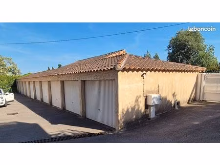 garage avec accès fermé / sécurisé
