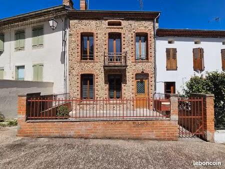 location maison de caractere busset