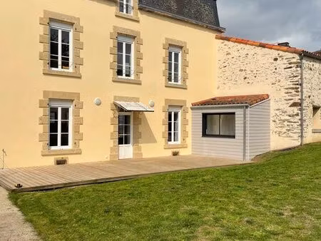 jolie maison coeur de ville  4 chambres  garage et jardin